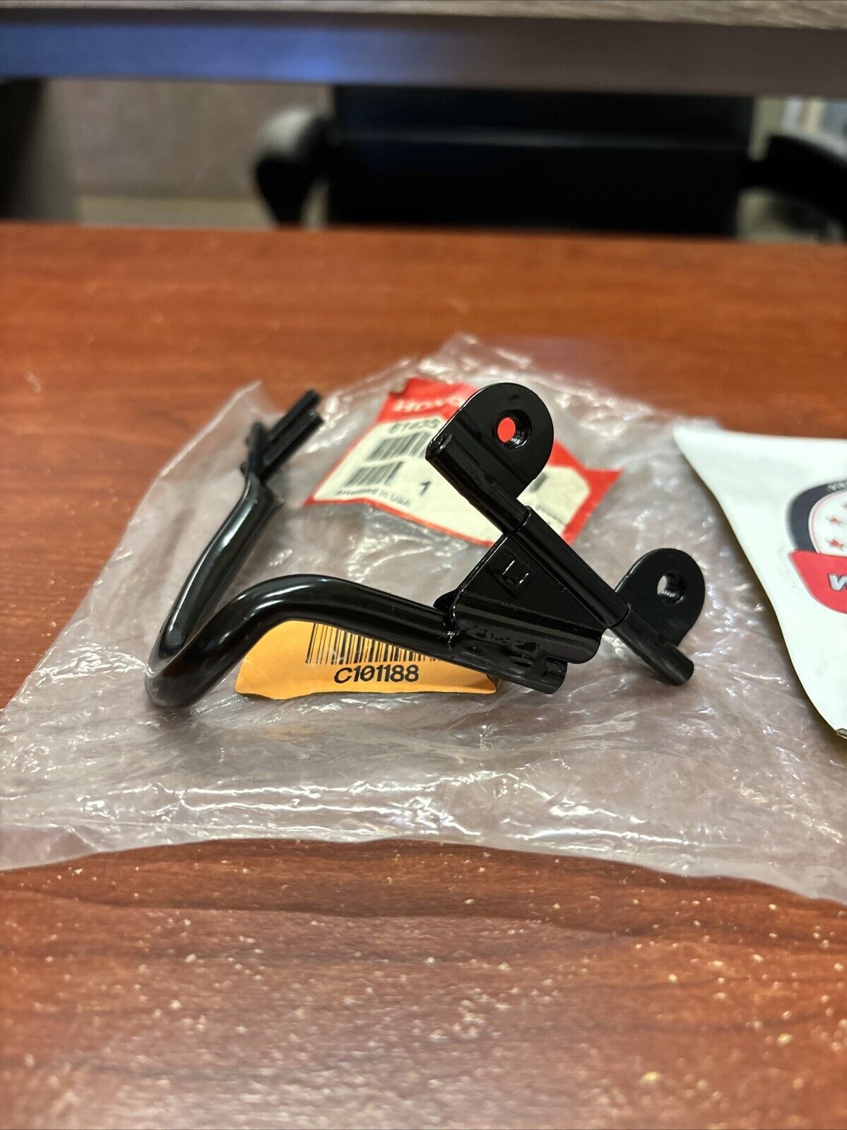 NOS Honda GL1500 A I SE LEFT FRONT SADDLEBAG HINGE 81435-MN5-010 H161