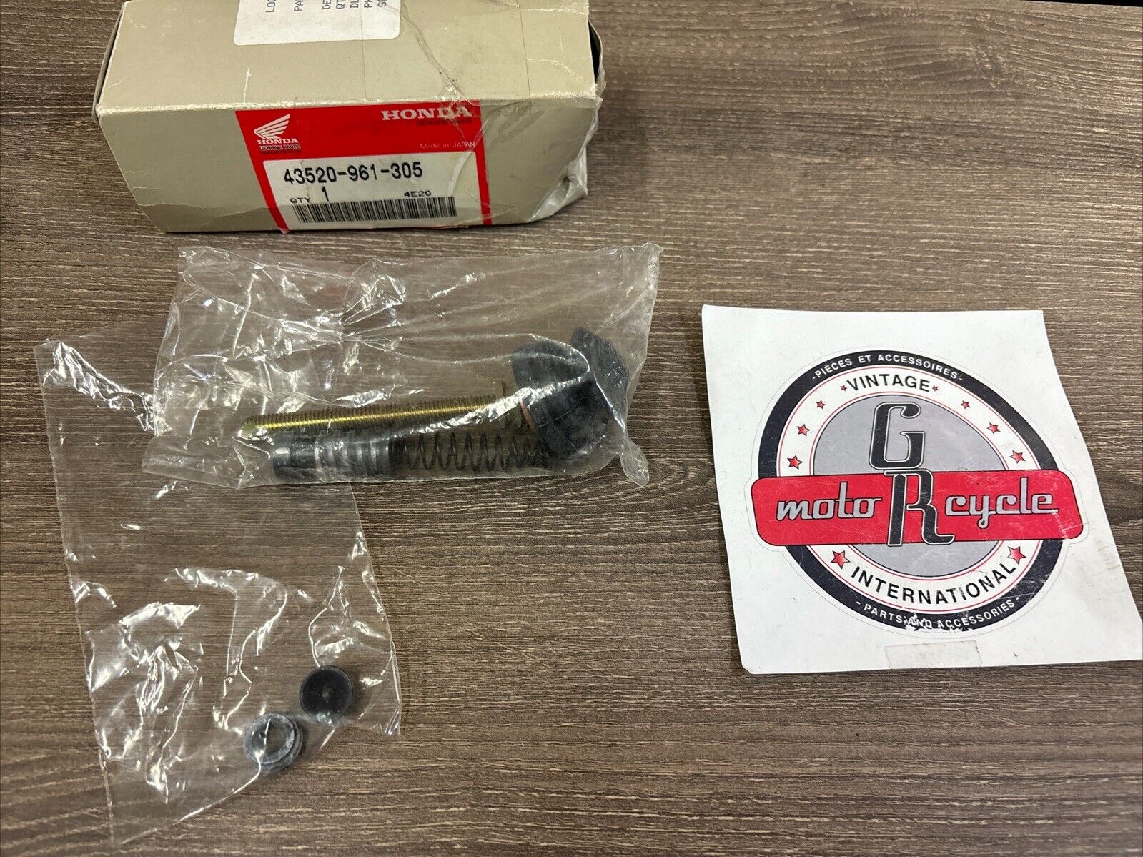 NOS Honda 1982 ATC250 R MASTER CYLINDER PISTON 43520-961-305 H129