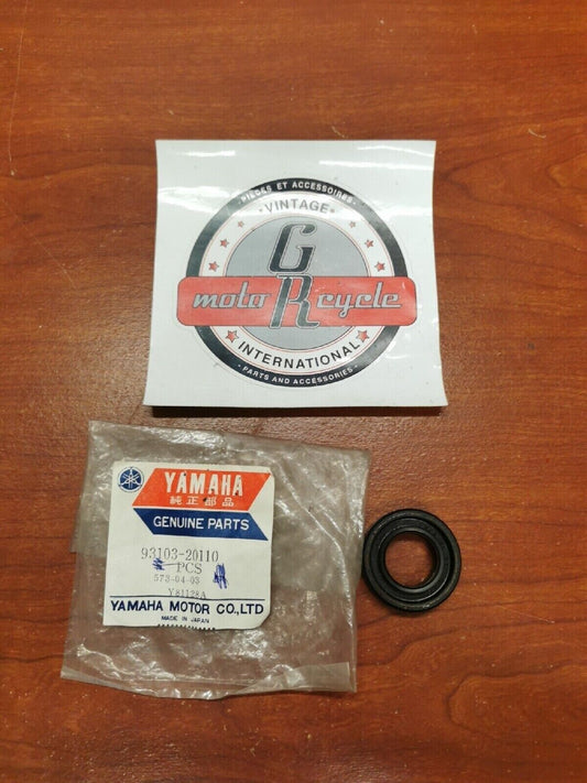 NOS Yamaha OIL SEAL SW-TYPE 93103-20110-00 Y71