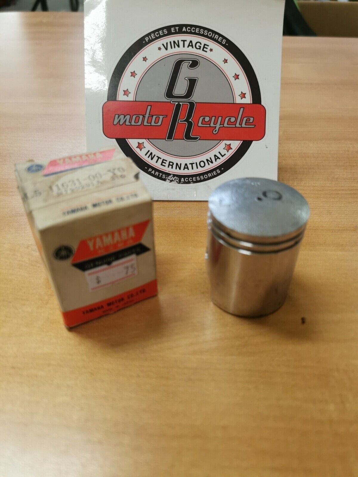 NOS YAMAHA PW50  PISTON STD 3L5-11631-00-y0 Superseded by 18U-11631-00-A0  Y45