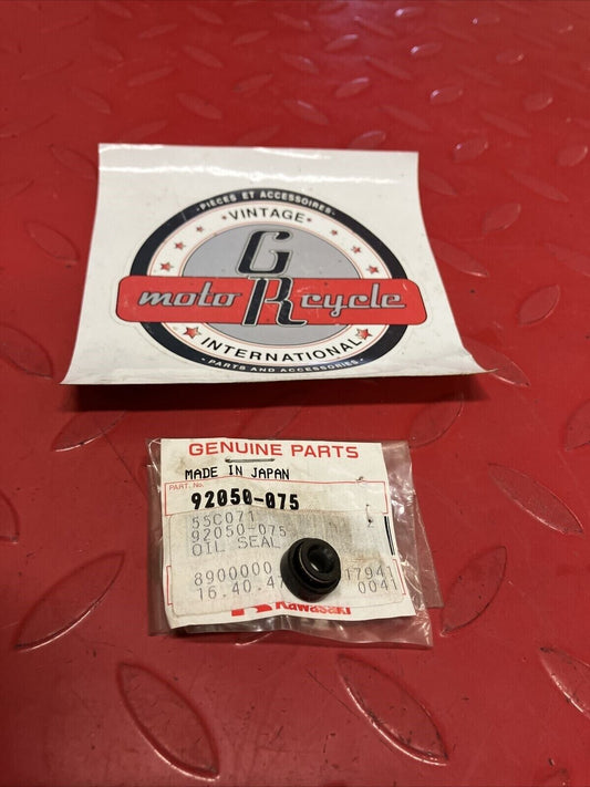 NEW NOS KAWASAKI TACHOMETER CABLE OIL SEAL 92050-075 K17