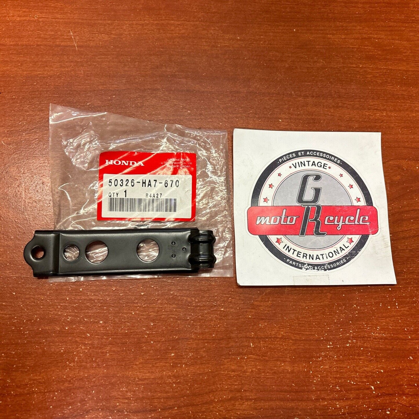 NOS Honda 1986 - 93 TRX350 87 - 89 TRX350D BATTERY BOX HOLDER 50326-HA7-670 H146