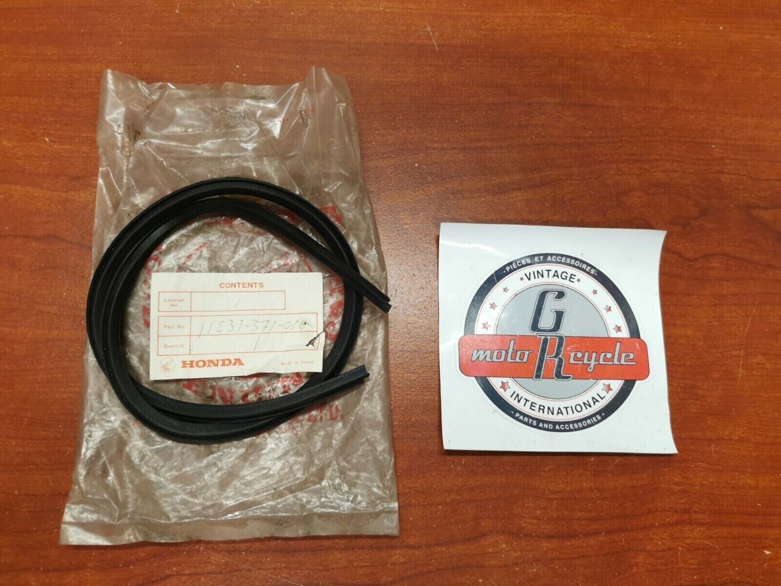 NOS Honda 76 - 79 GL1000 80 - 83 GL1100 R. FRONT COVER GASKET 11831-371-010 H64