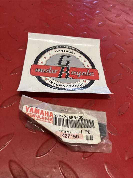 NOS YAMAHA SPACER 5LP-23858-00-00 Y62