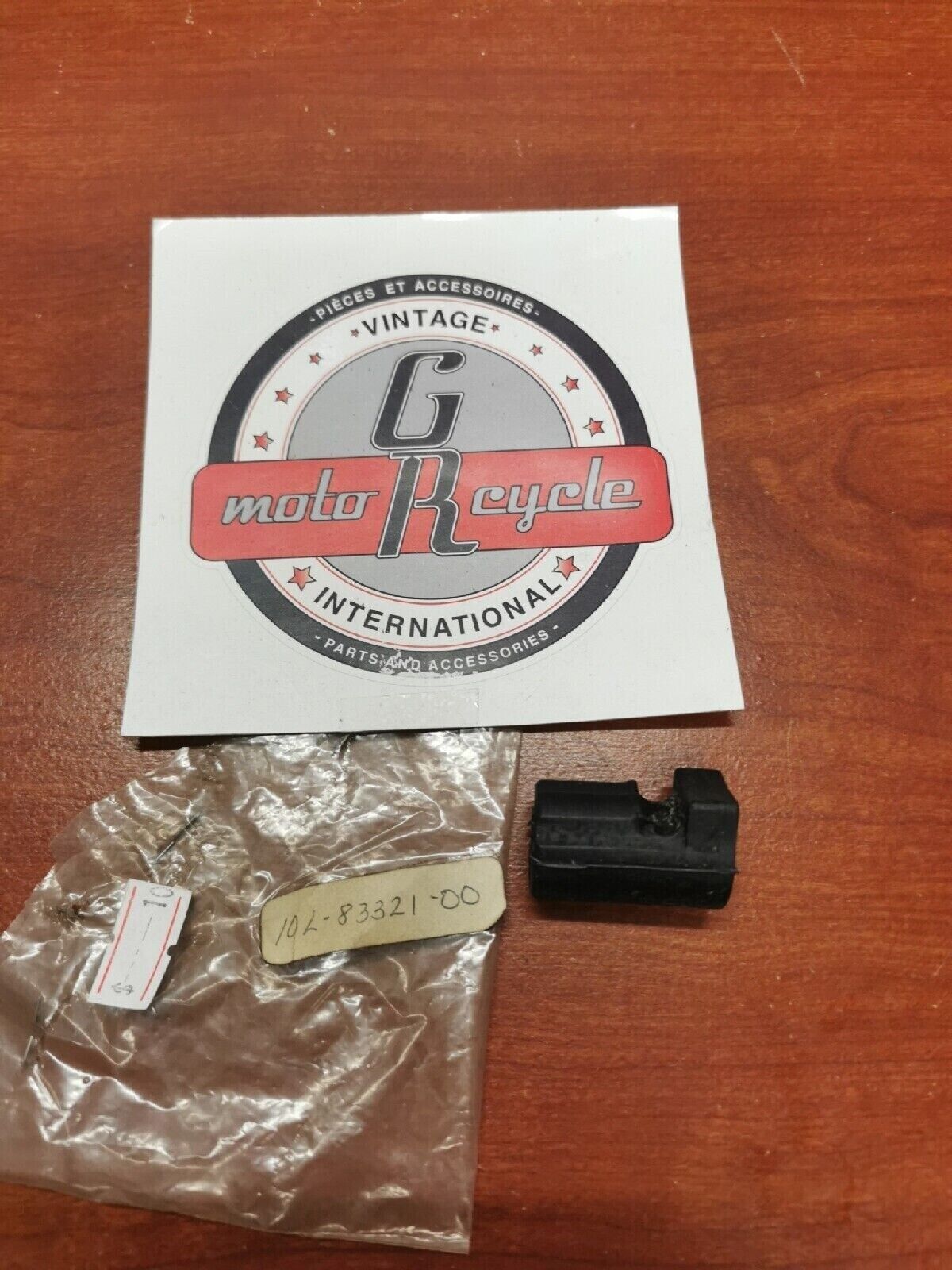 NOS Yamaha TURN SIGNAL DAMPER 10L-83321-00 Y69