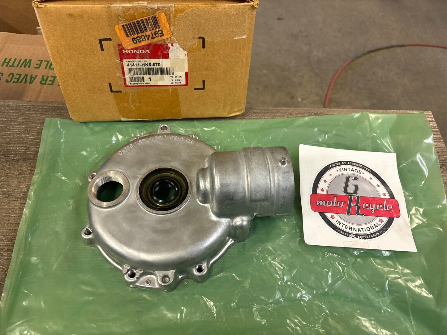 NOS Honda 2000 - 2006 TRX350FE TRX350FM FRONT CASE SUB 41411-HN5-670 H133