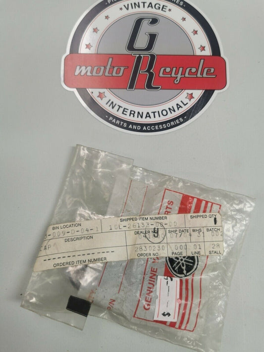 NOS YAMAHA HANDLEBAR CABLE CAP 10L-26133-00-00 y1