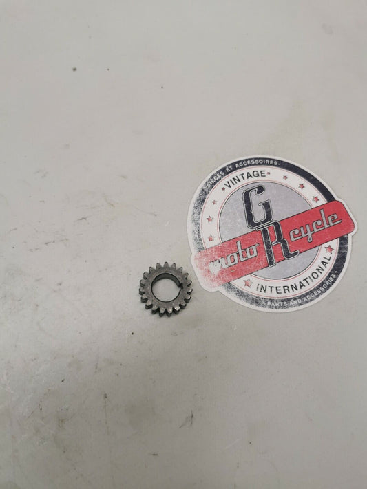 Suzuki RM125 1983 waterpump water pump shaft primary gear RM250 1982 1984 1985