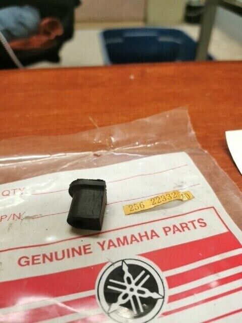 NOS Yamaha TX650 XS1 XS2 CHAIN CASE DAMPER 256-22332-00-00 Y132
