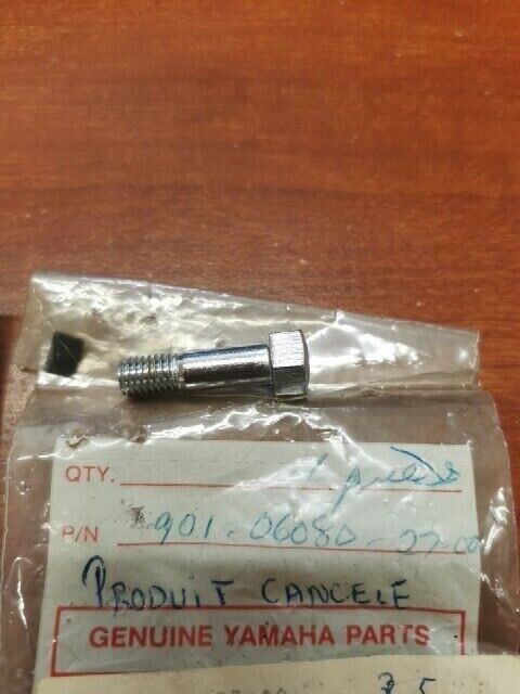 NOS Yamaha ROUND BOLT 90106-08027-00 Y162