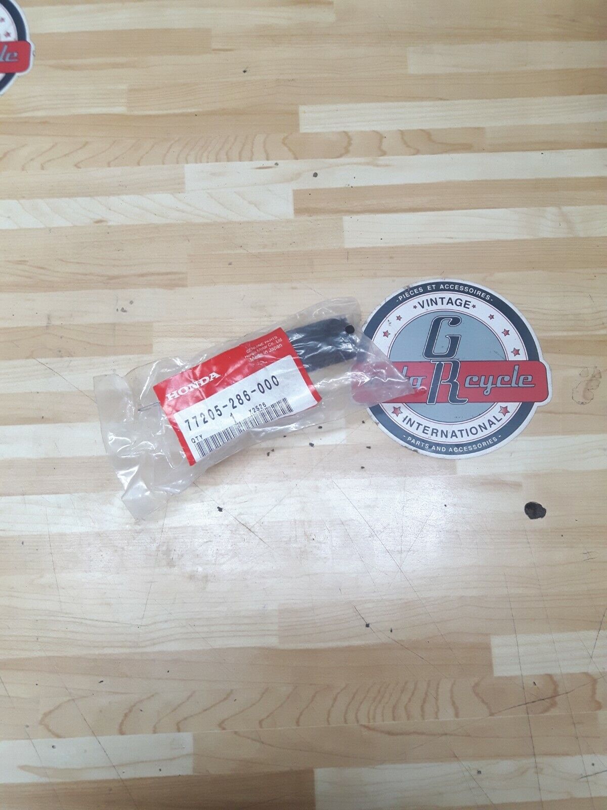 Honda NOS seat rubber cushion damper 77205-286-000