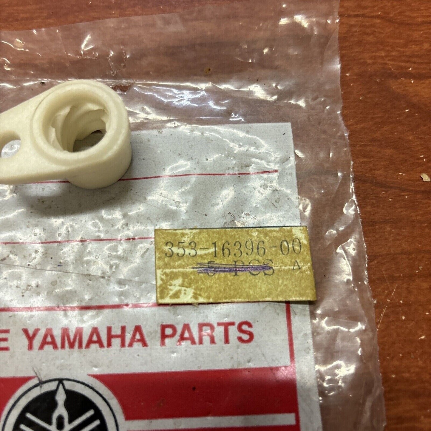NOS Yamaha DT50 DT80 GT80 GTMX YSR50 PUSH SCREW HOUSING 353-16396-00-00 Y173