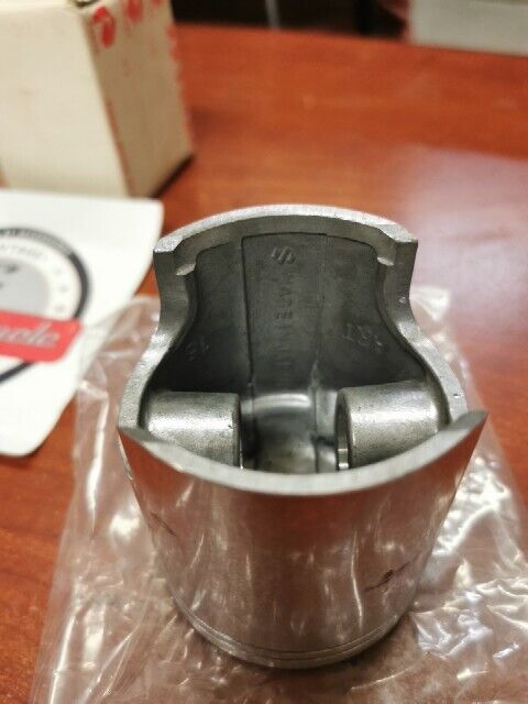 NOS Suzuki 1977 - 1981 TS185 PISTON 12110-29300 SUB. 12110-29900 S32
