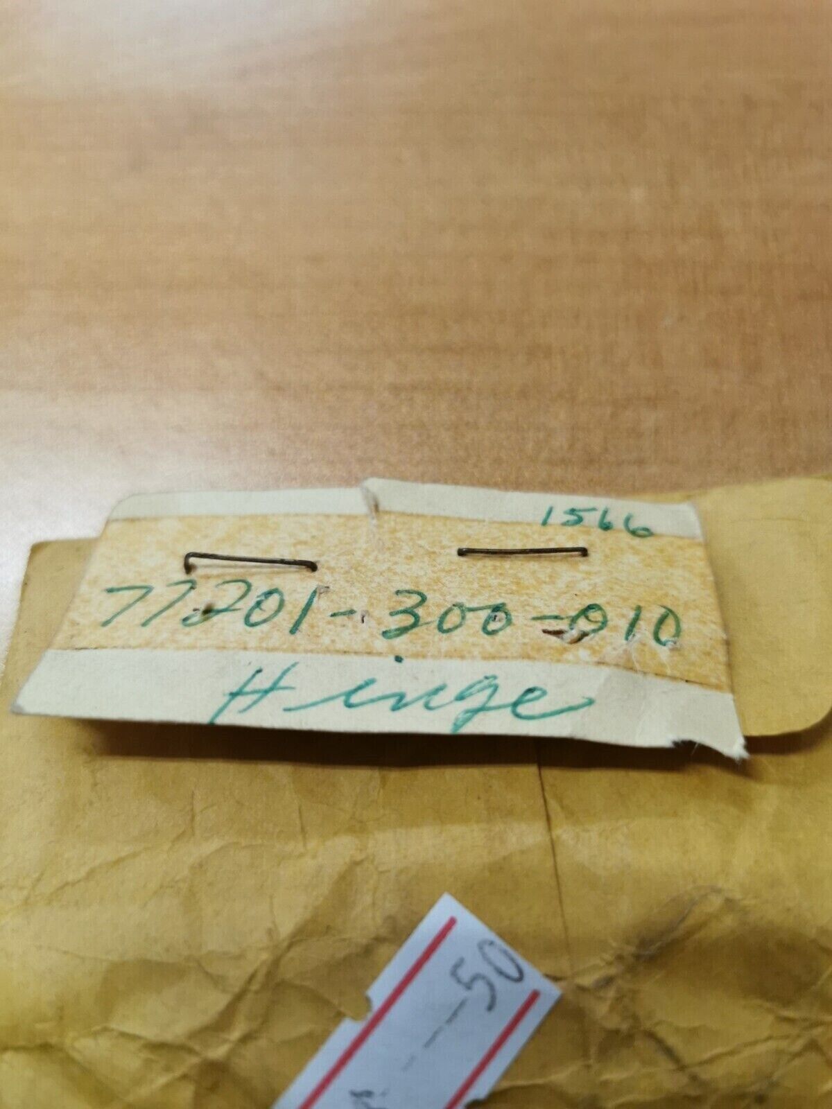 NOS HONDA CB750 HINGE SEAT 77201-300-010 H20