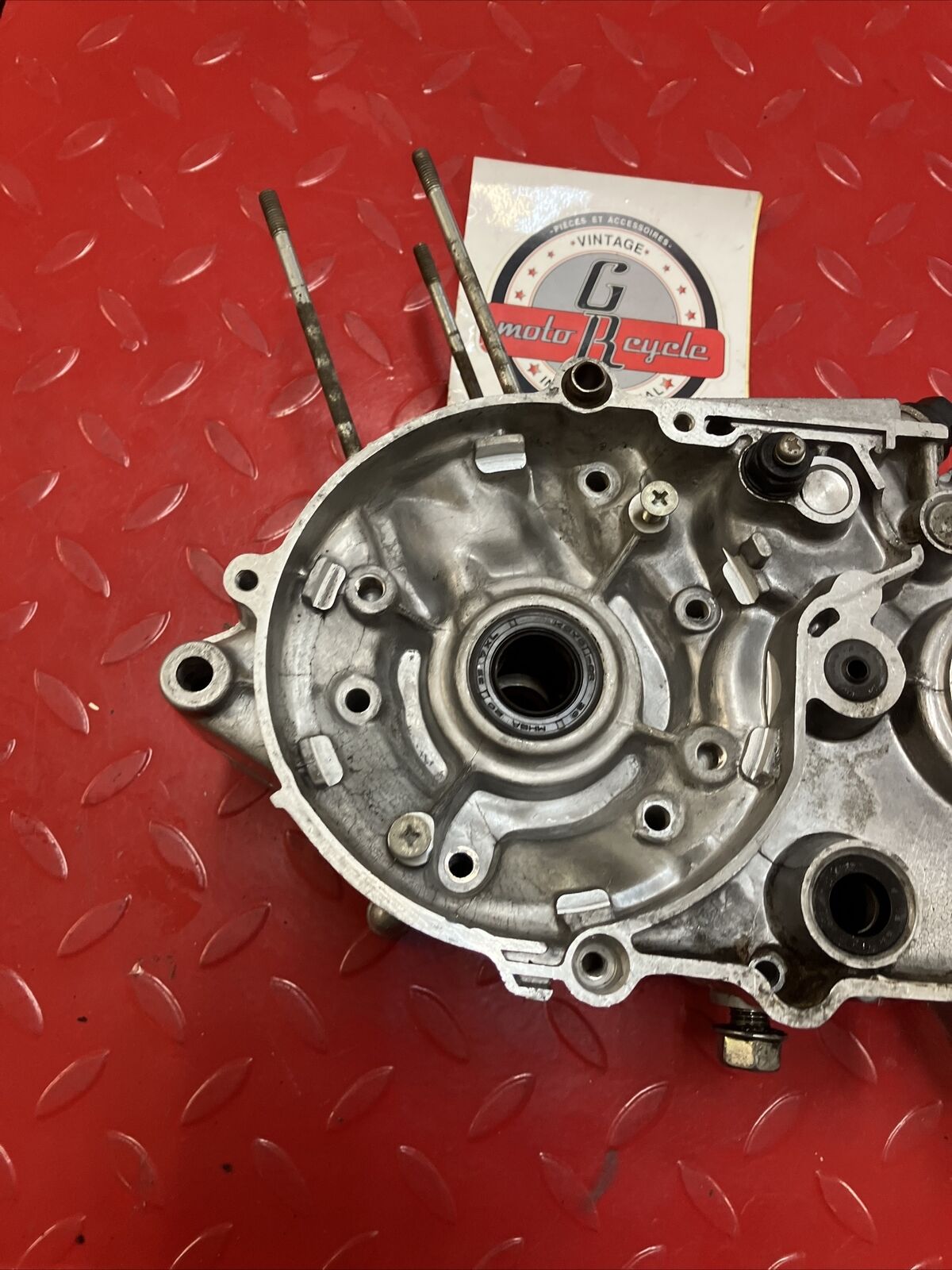 Yamaha DT80 1982 left right crankcase set 374-15111-00-00 374-15111-01-00