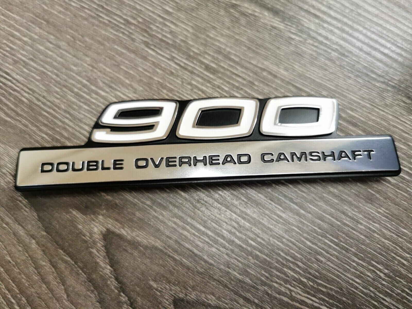 NOS KAWASAKI Z1 900 1973  1974 Side Cover Emblem 56018-197 K28