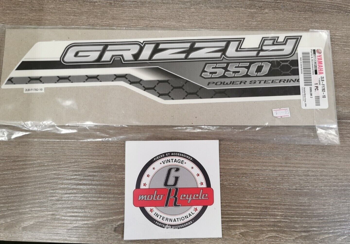 NOS YAMAHA GRIZZLY 550 EMLEM 2  2LB-F1782-10-00  Y49