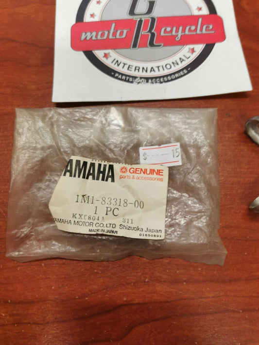 NEW NOS Yamaha FLASHER STAY 1M1-83318-00-00 Y70