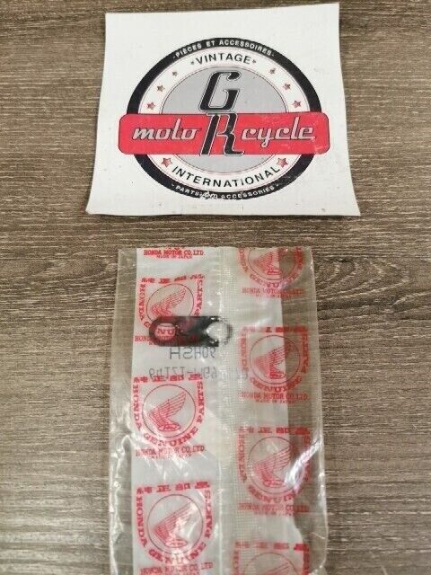 NOS HONDA GL1200A GOLDWING RUBBER B SIDE SCREEN 64121-MG9-870 H89