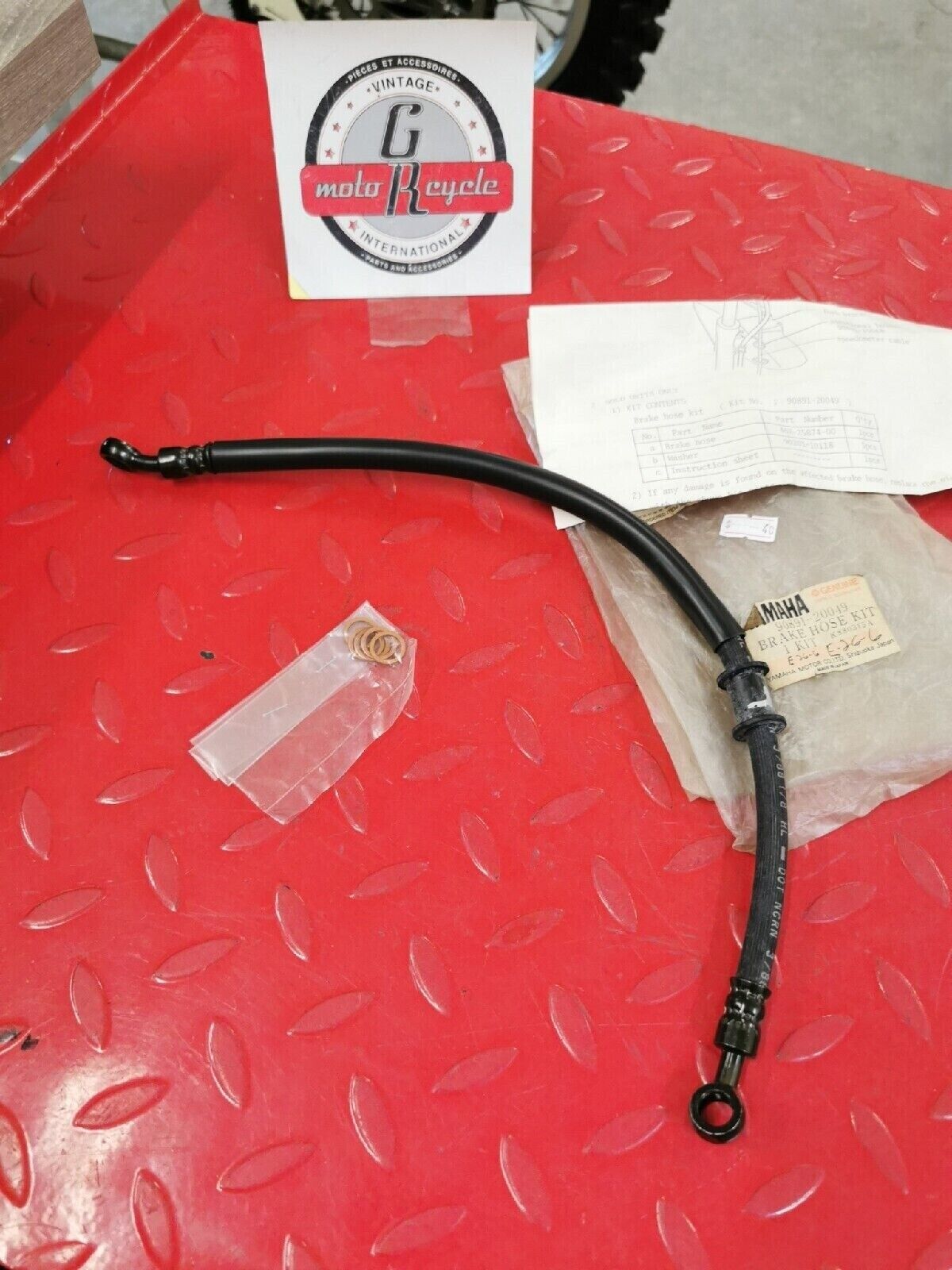 NOS YAMAHA KIT  FZ600   BRAKE HOSE KIT  90891-20049-00 Y54