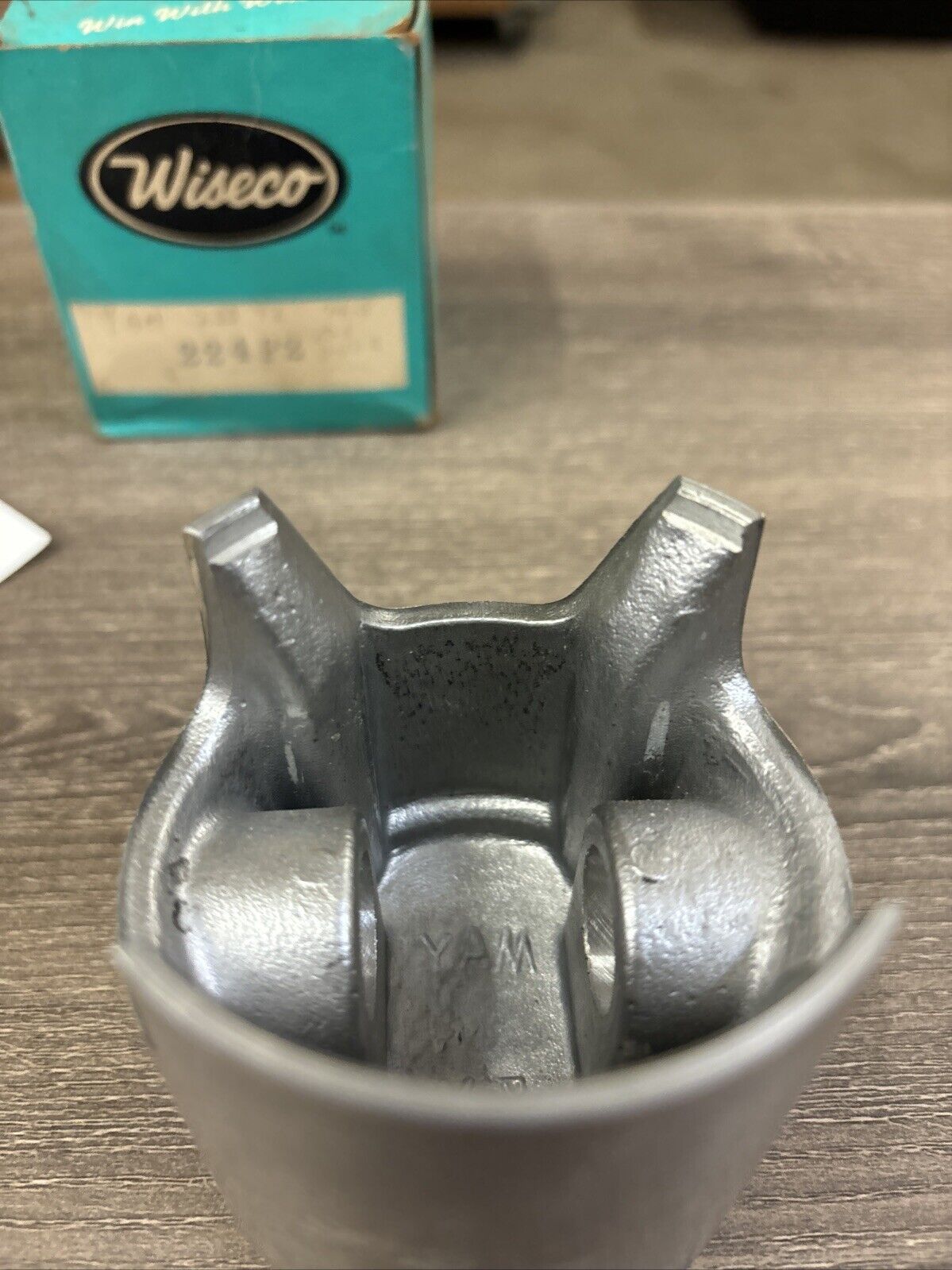 NOS WISECO YAMAHA 1974 1975 YZ250 PISTON O/S 0.020 224P2 J62