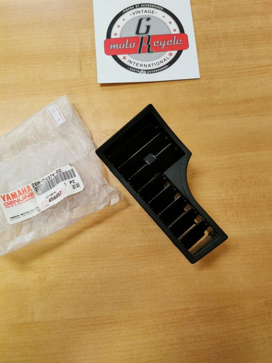 NOS YAMAHA XVZ1200 XVZ1300  1984 - 1992  GRILL OUTLET 2    26H-2837W-00-00  Y44