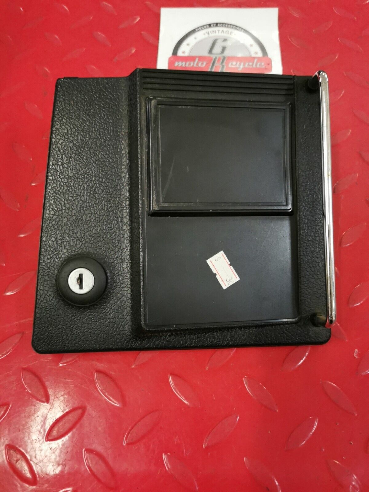 NOS YAMAHA XVZ12DN  PANEL 2    26H-28222-00 Y54