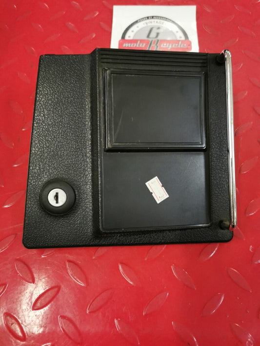 NOS YAMAHA XVZ12DN  PANEL 2    26H-28222-00 Y54