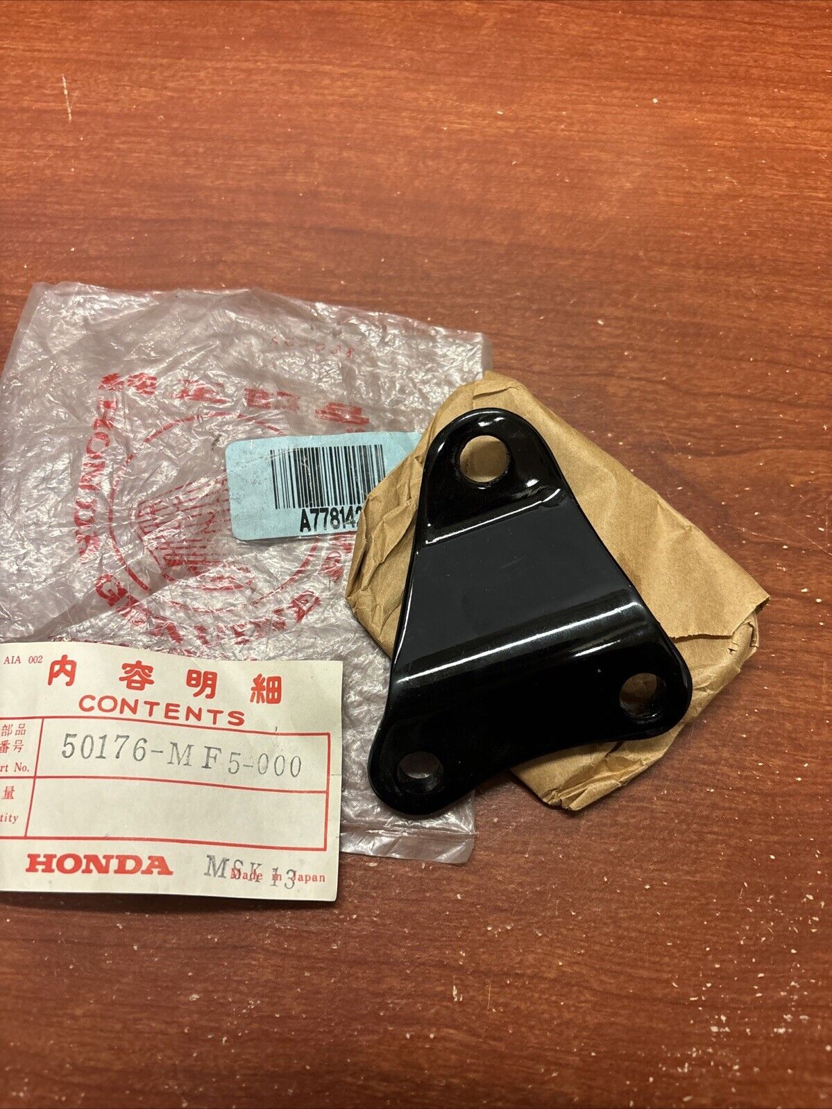 NOS Honda VT500C VT500FT LEFT FRONT ENGINE HANGER BRACKET 50176-MF5-000 H170