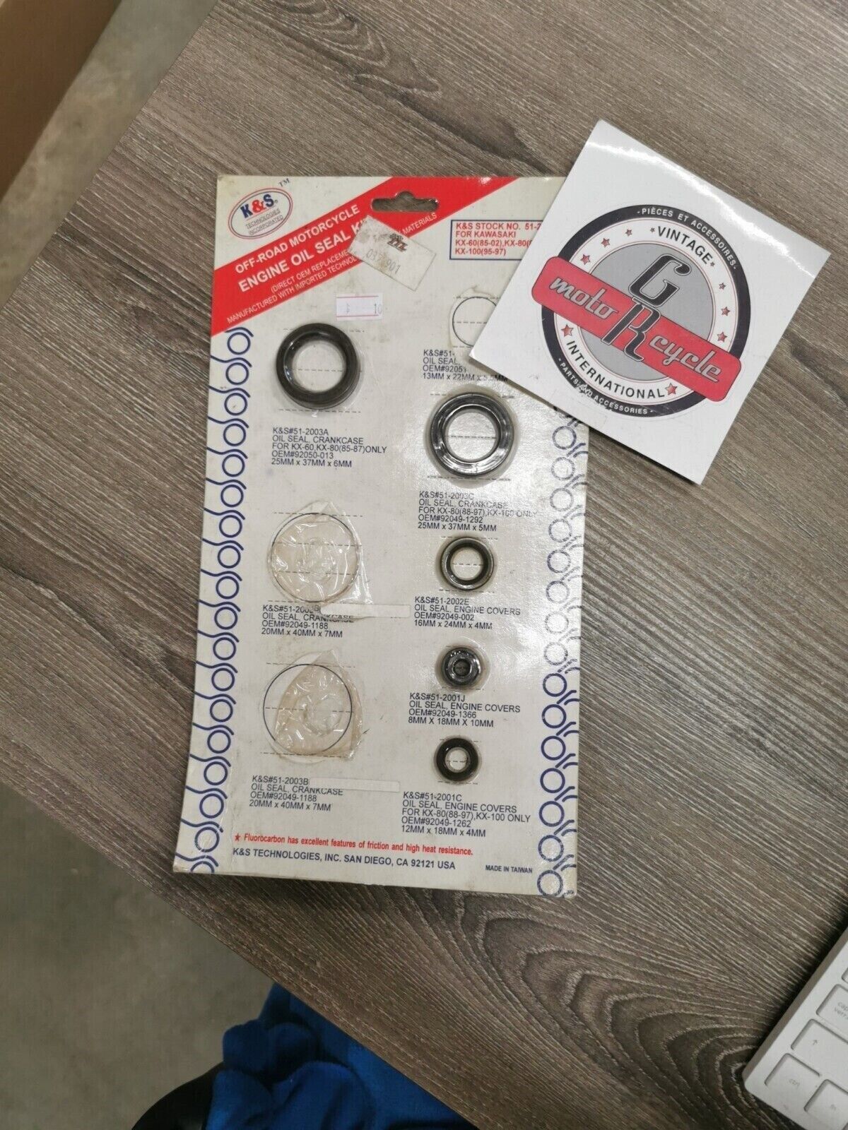 NOS K&S KAWASAKI KX60 1985 - 2002  KX100 1995 - 1997 ENGIN OIL SEAL 51-2003 J20