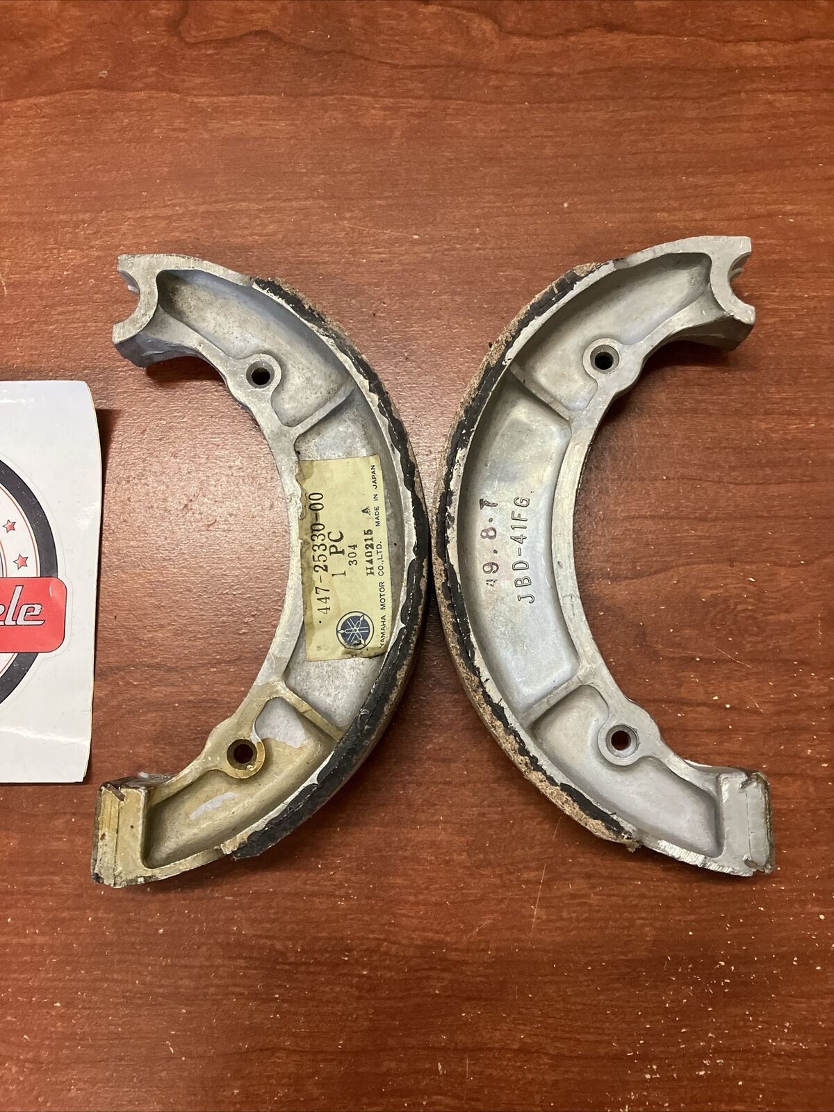 NOS Yamaha RD250L BRAKE SHOES 447-25330-00 SUB 447-25330-01-00 4L0-25330-00 Y165