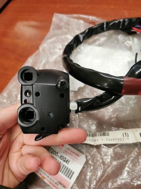 NOS Suzuki 2003 - 2009 AN650 HANDLE SWITCH 37200-10G41 S33