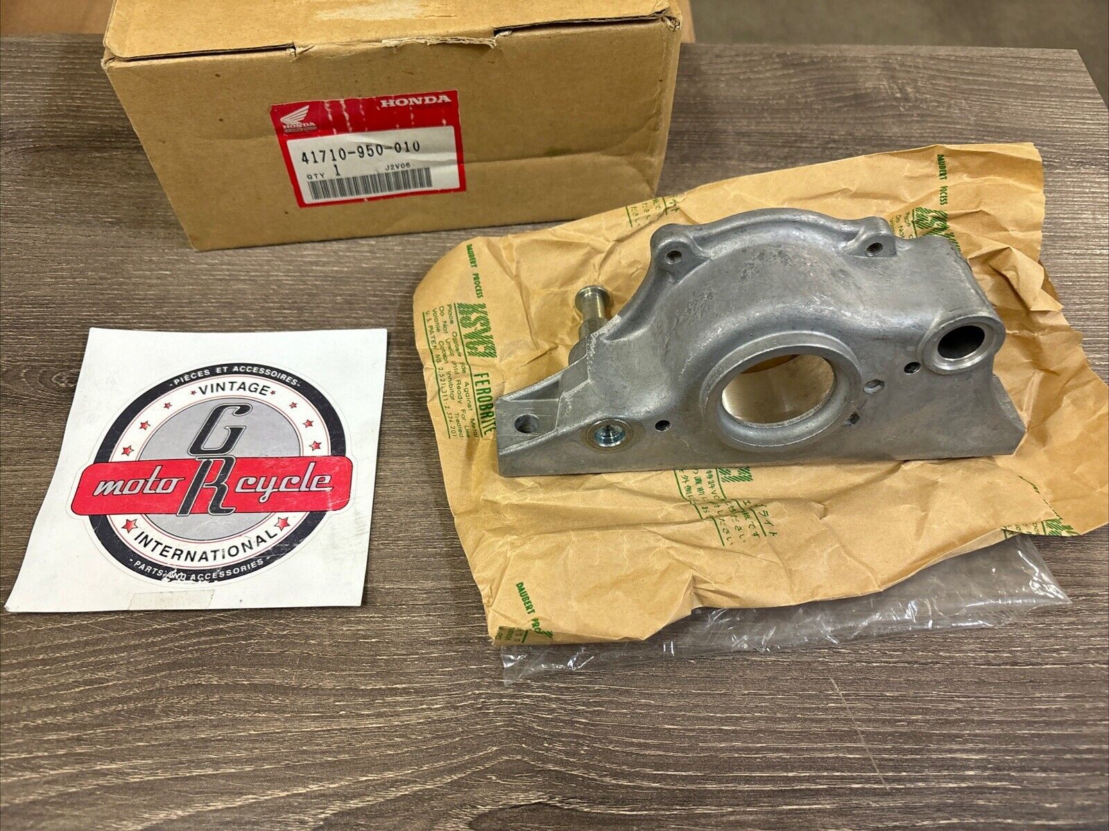 NOS Honda 1977 - 1984 FL250 BEARING HOLDER 41710-950-010 H137
