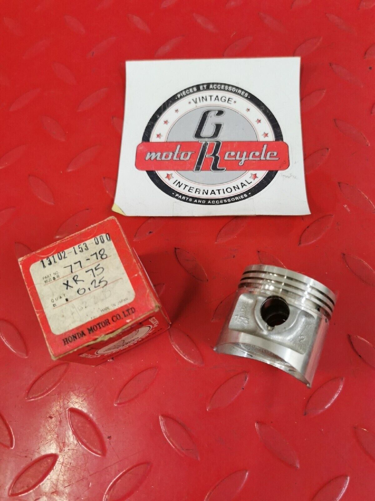 NOS HONDA XR75 1977 1978   PISTON 0.25 13102-153-000 H40