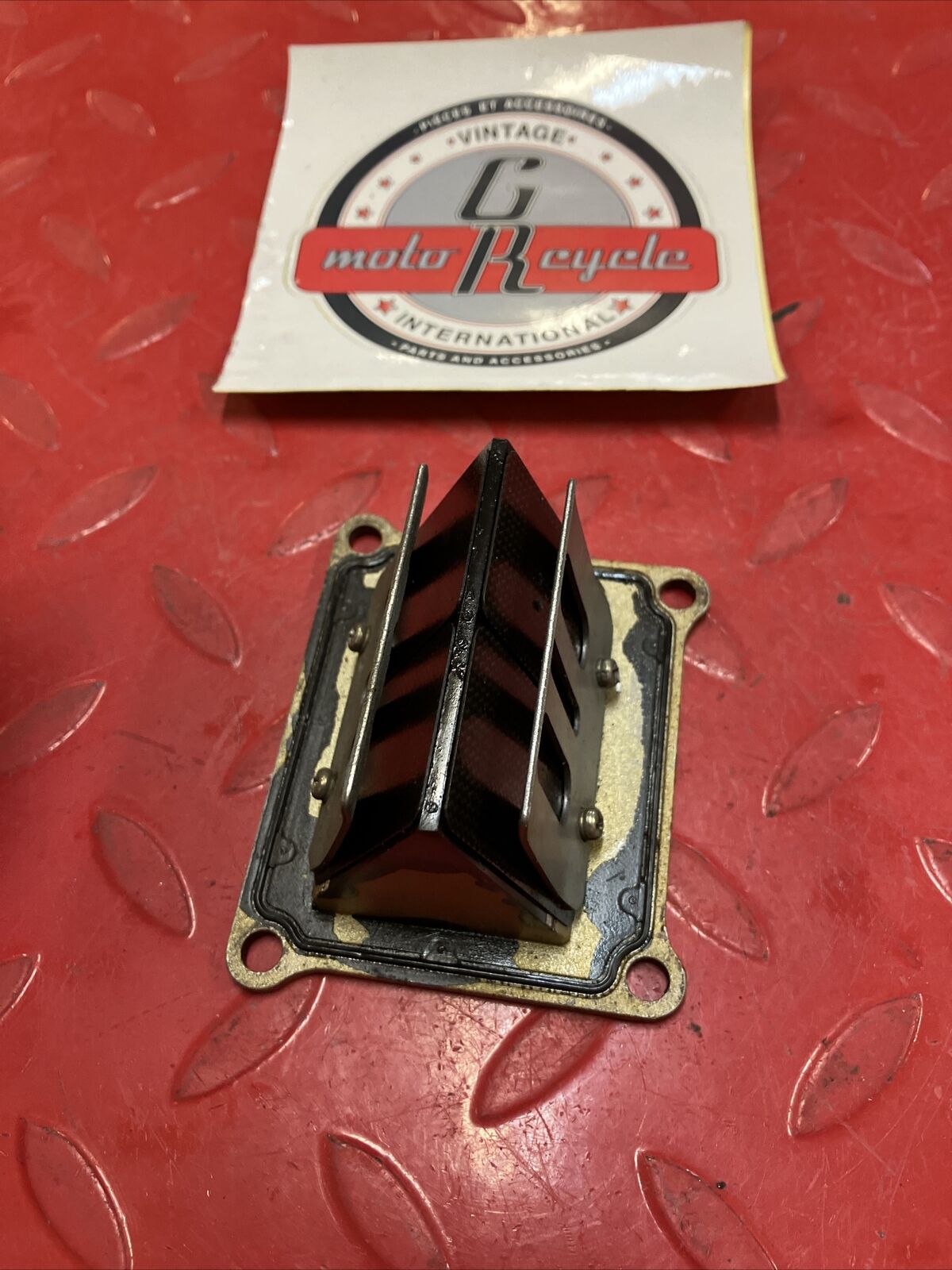 Suzuki RM125 1993 reed valve block cage