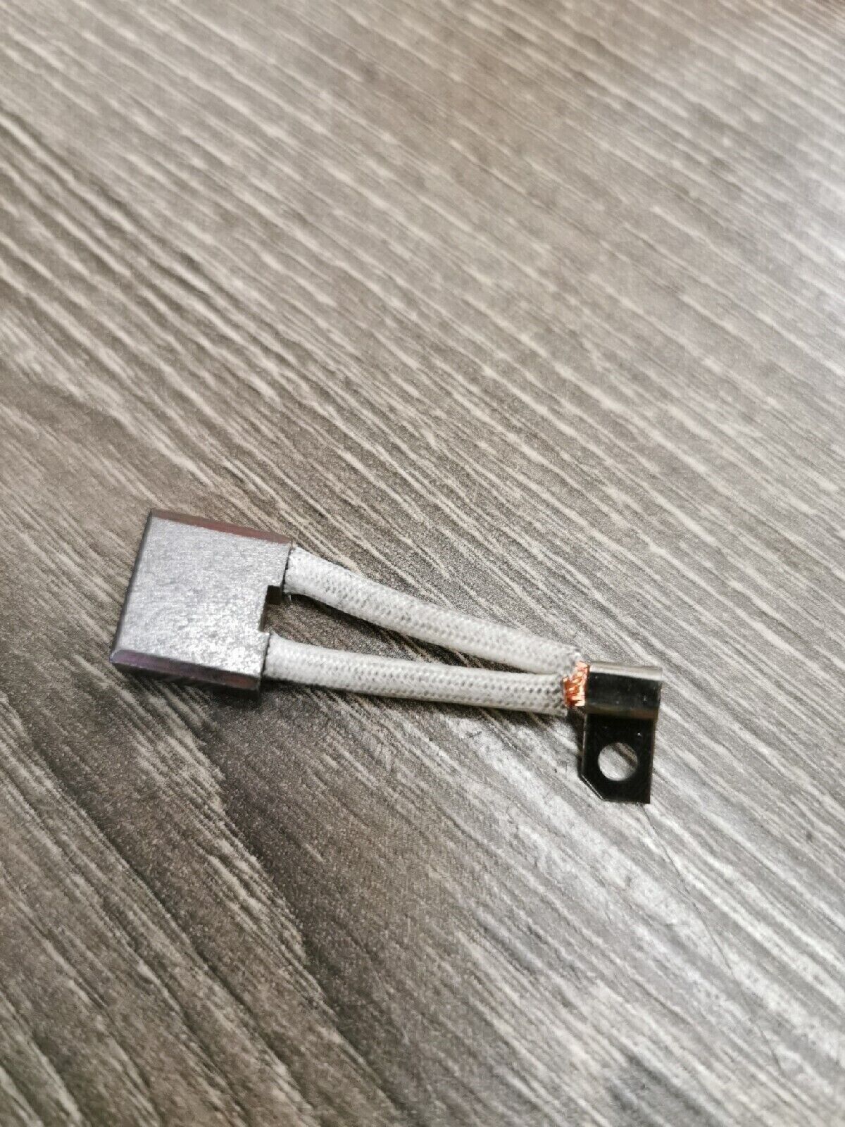 NOS HONDA  BRUSH CARBON 31201-MG9-004 H17