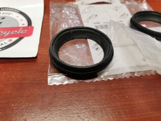 NOS Yamaha WR250F WR450F YZ125 YZ250 YZ450F DUST SEAL KIT 5XE-23144-L0-00 Y107