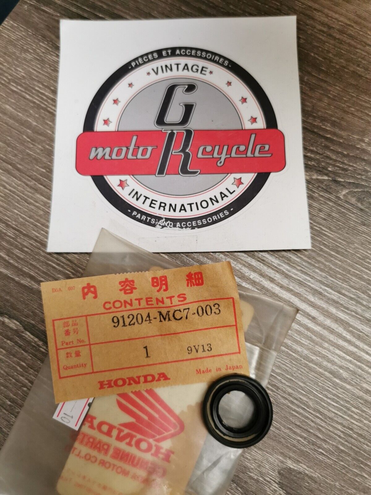 NEW NOS HONDA  OIL SEAL 16X28X7   91204-MC7-003 H54