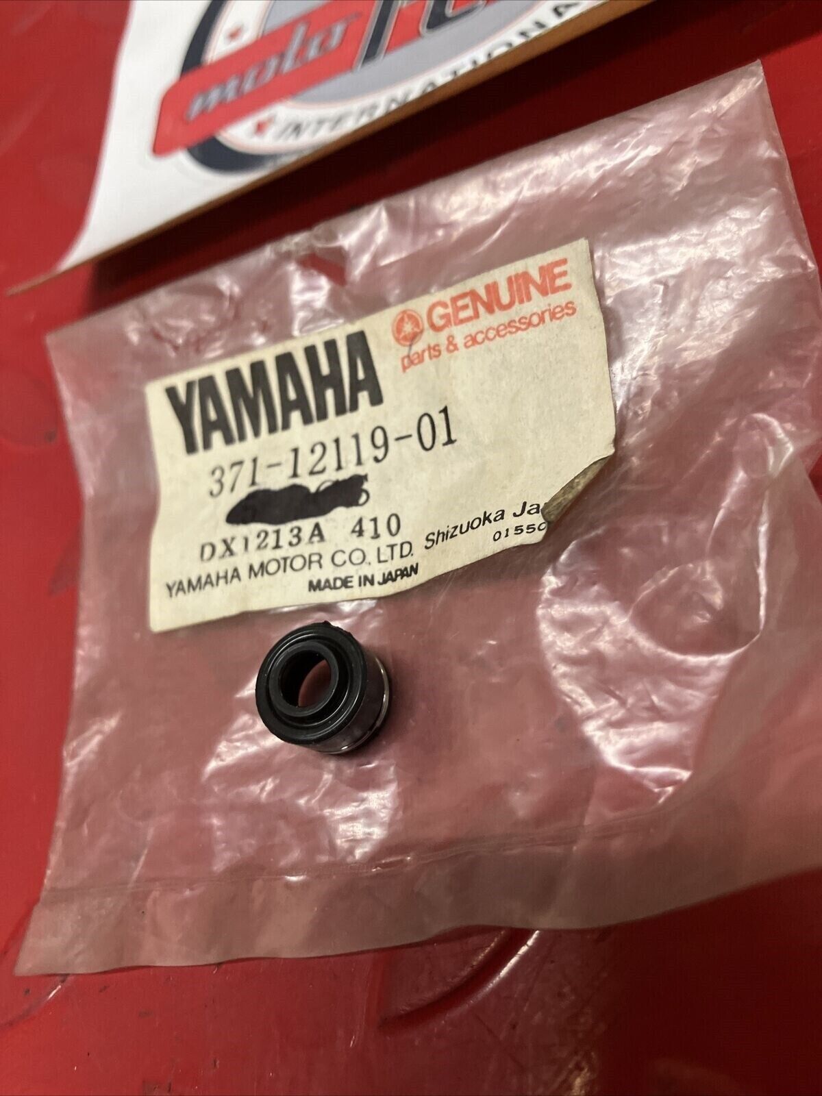NOS YAMAHA VALVE STEM SEAL 371-12119-01-00 SUB BY 51Y-12119-00-00 Y65