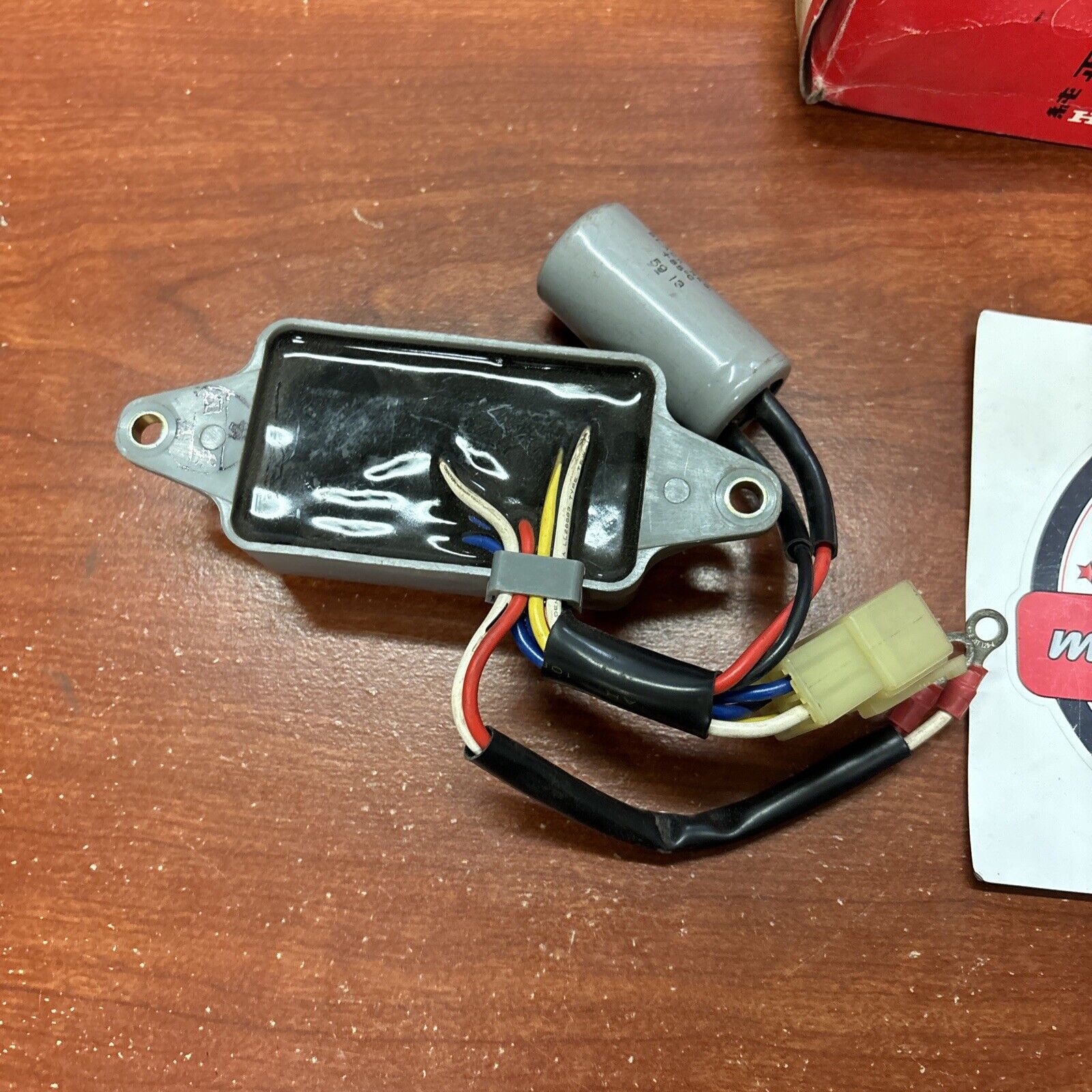 NOS Honda EMS3000 AUTOMATIC VOLTAGE REGULATOR 32350-899-842 H149