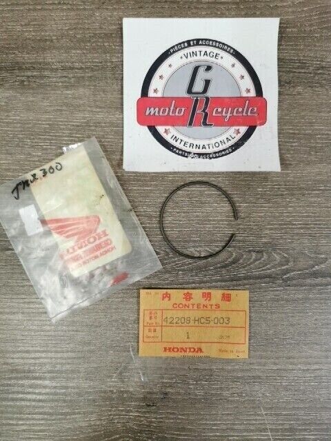 NEW NOS HONDA ATV TRX300FW FOURTRAX RING  SNAP 42208-HC5-003 H102