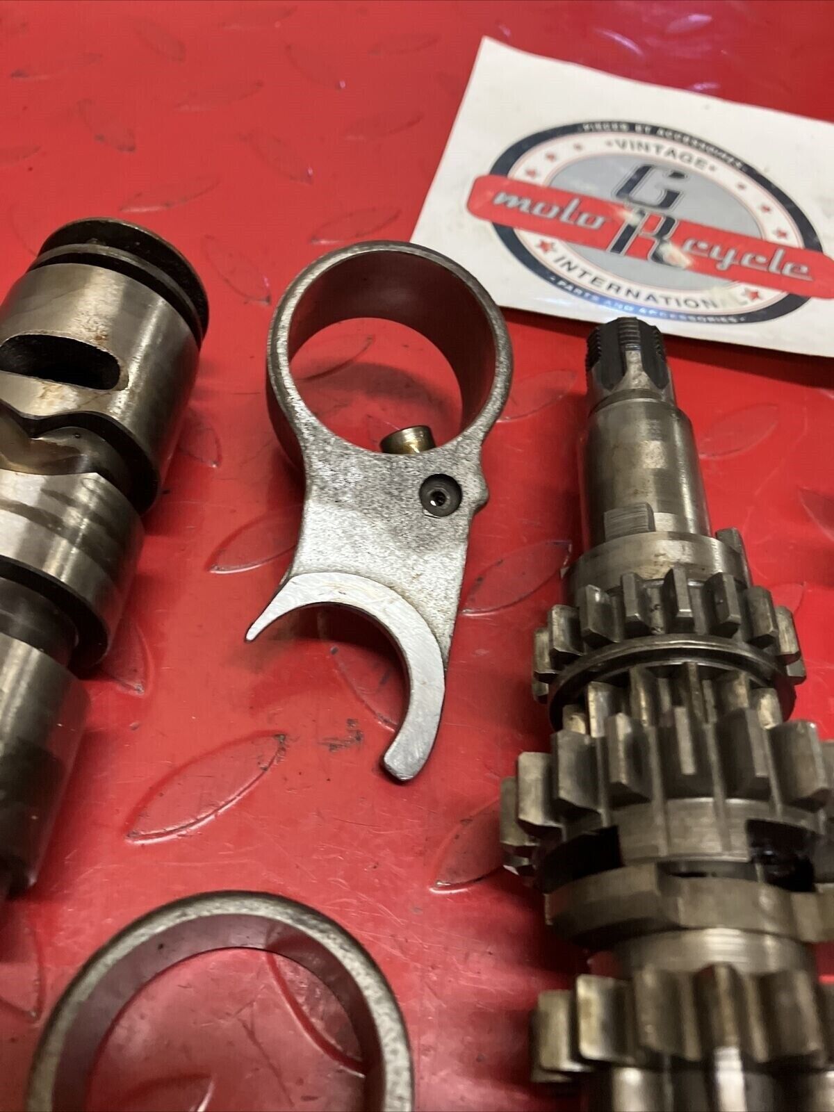 Suzuki TC125 1972 transmission shaft gear gearshift drum cam forks