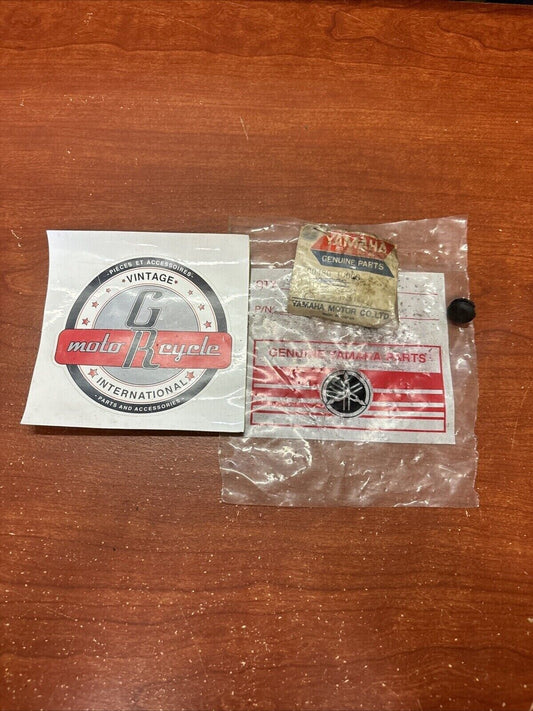 NOS Yamaha GROMMET 90480-10068-00 Y185