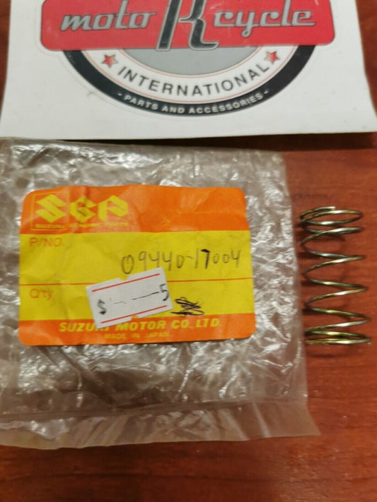 NOS Suzuki GS250 GS450 SIDE COVER SPRING 09440-17004 SUB. 09440-20009-XC0 S17
