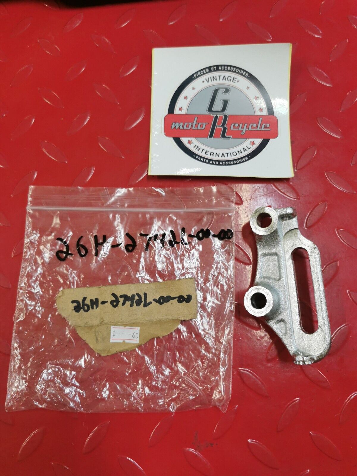 NOS YAMAHA XVZ12 1983 1984 1985 BRACKET 5 26H-2742L-00-00 Y28