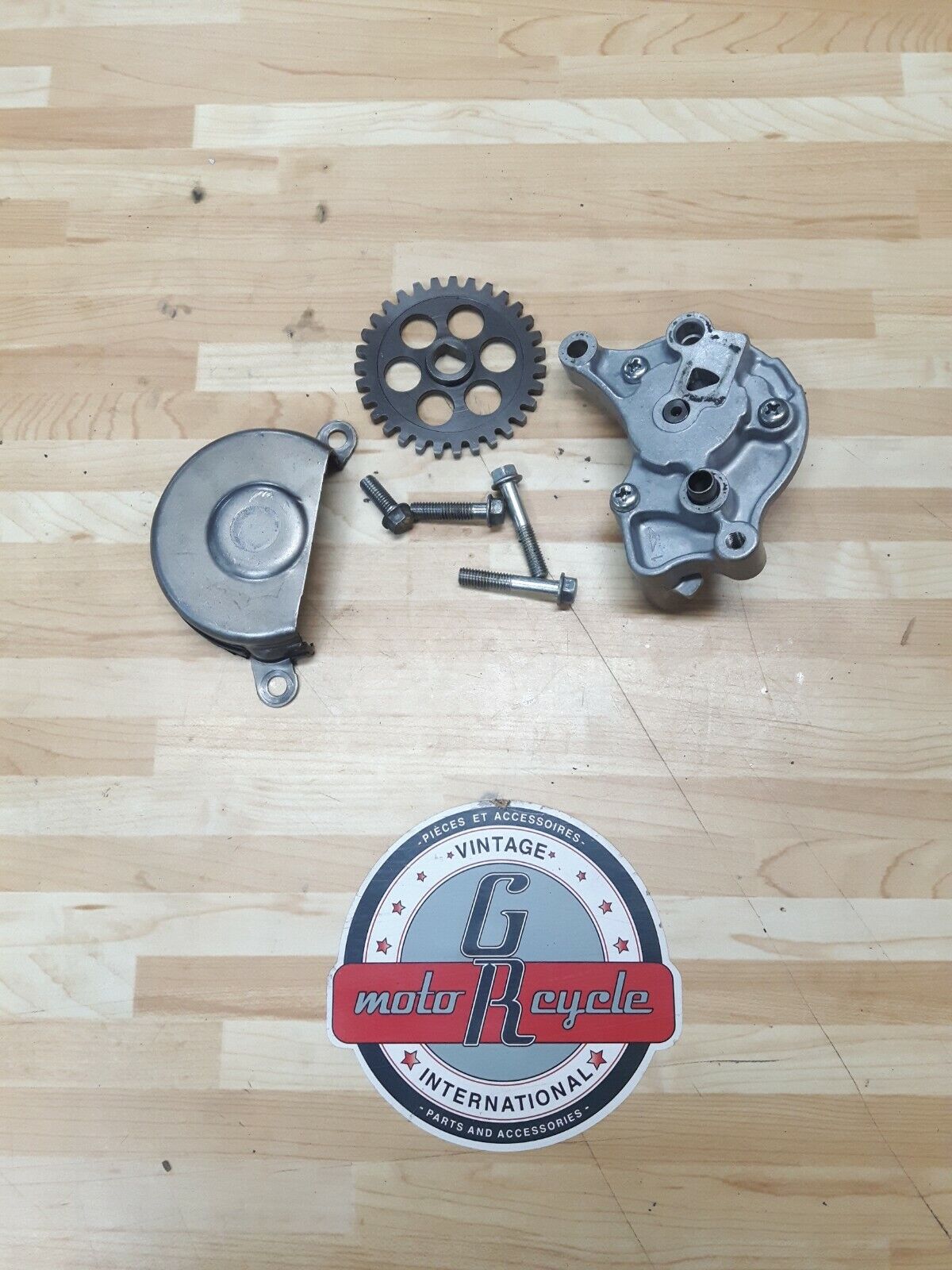 Honda XR200R 1984 oil pump gear housing shaft body cover