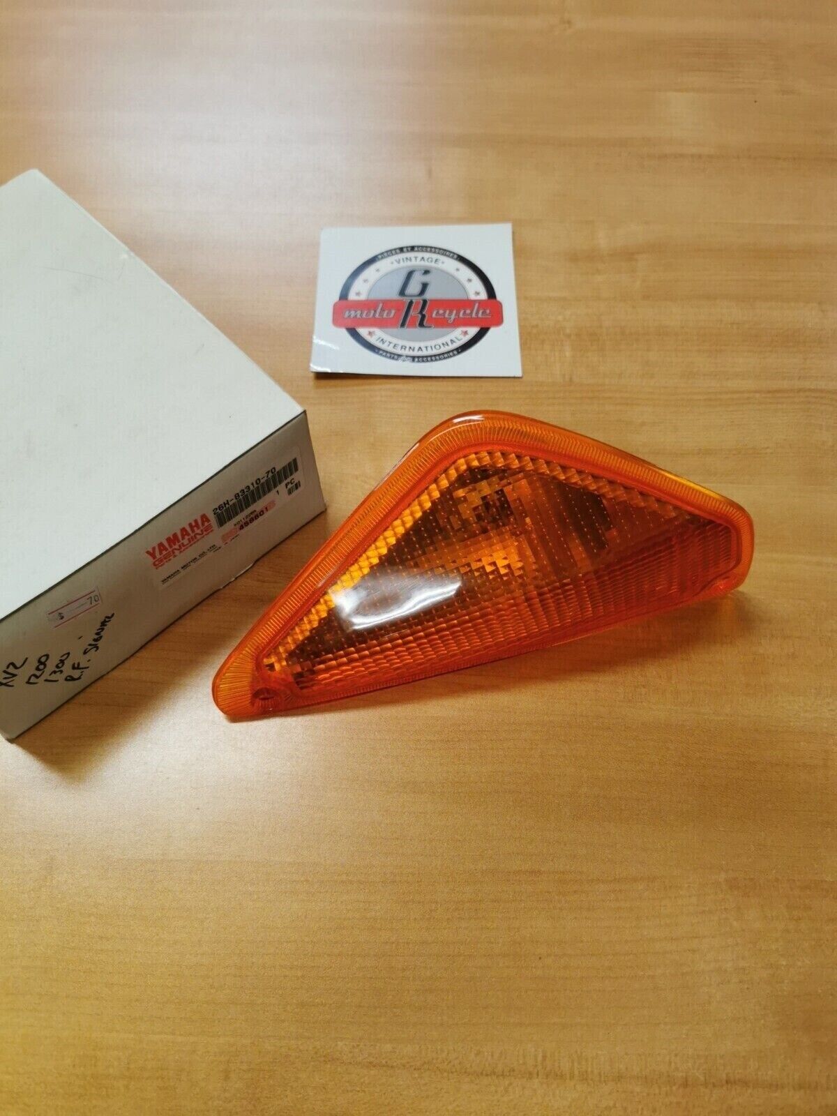 NOS YAMAHA XVZ1200 XVZ1300  FRONT FLASHER LIGHT ASSY 1  26H-83310-70-00  Y43