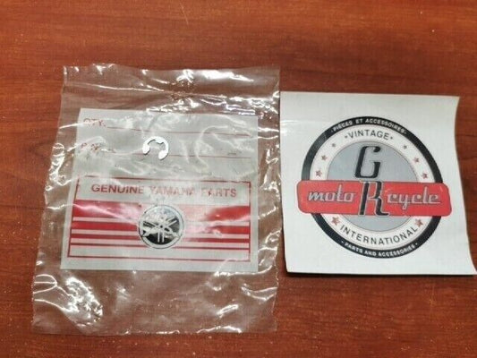 NOS Yamaha AT1 CT1 DT125 CIRCLIP 93430-08007-00 Y129