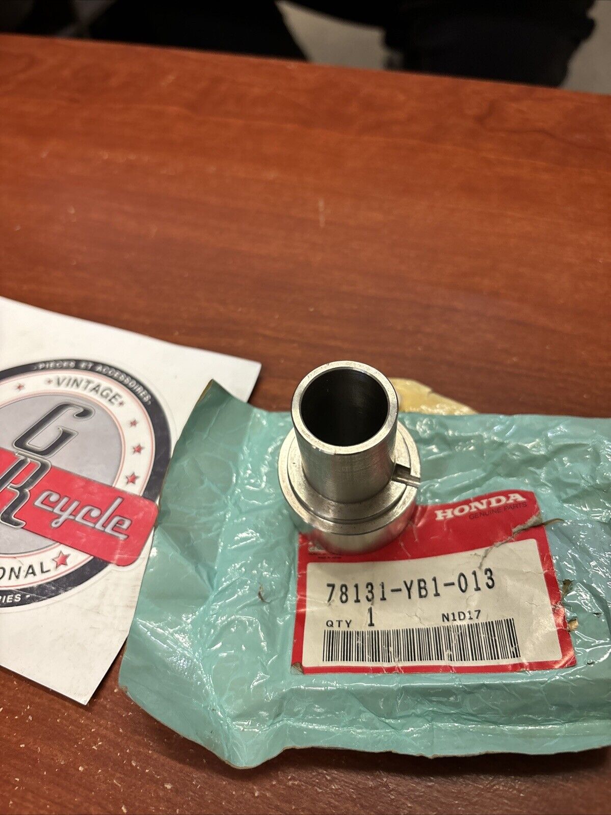 NOS Honda WT20 SLEEVE 78131-YB1-013 H162