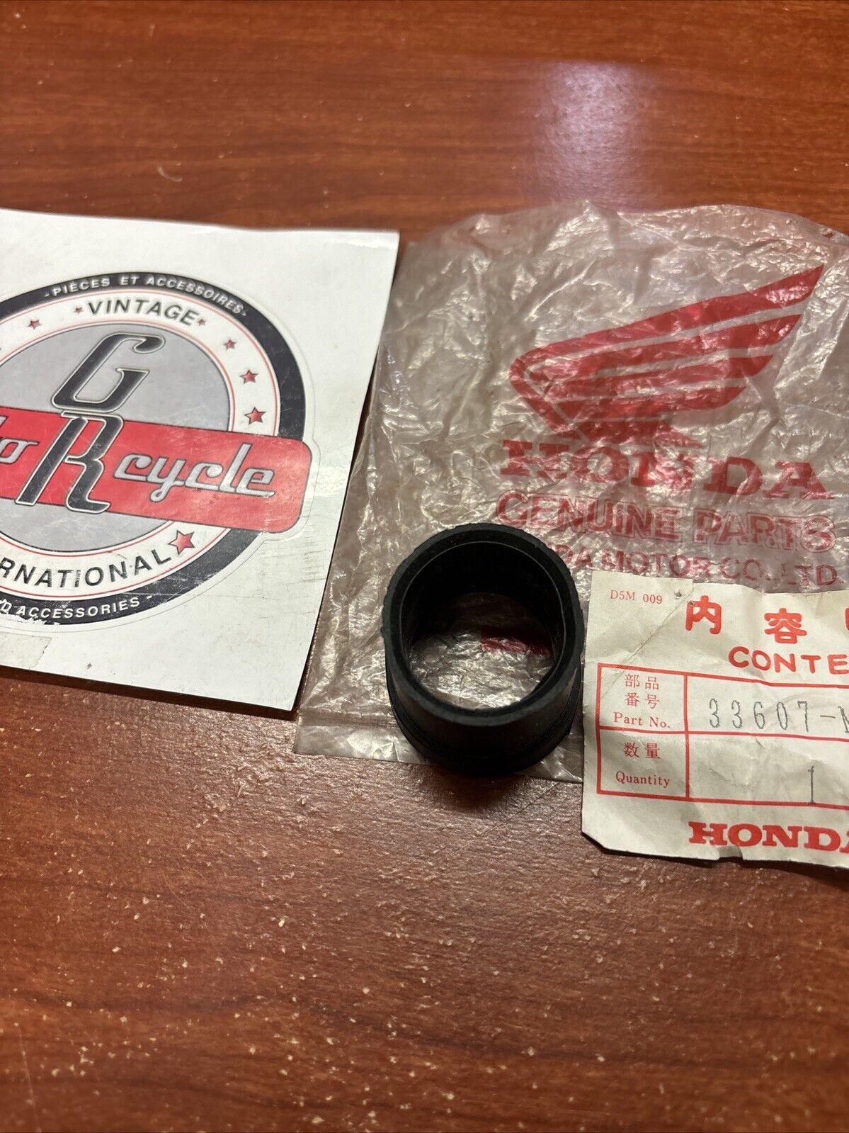 NOS Honda CBX400F CBX550F REAR WINKER COVER 33607-MA6-600 H161